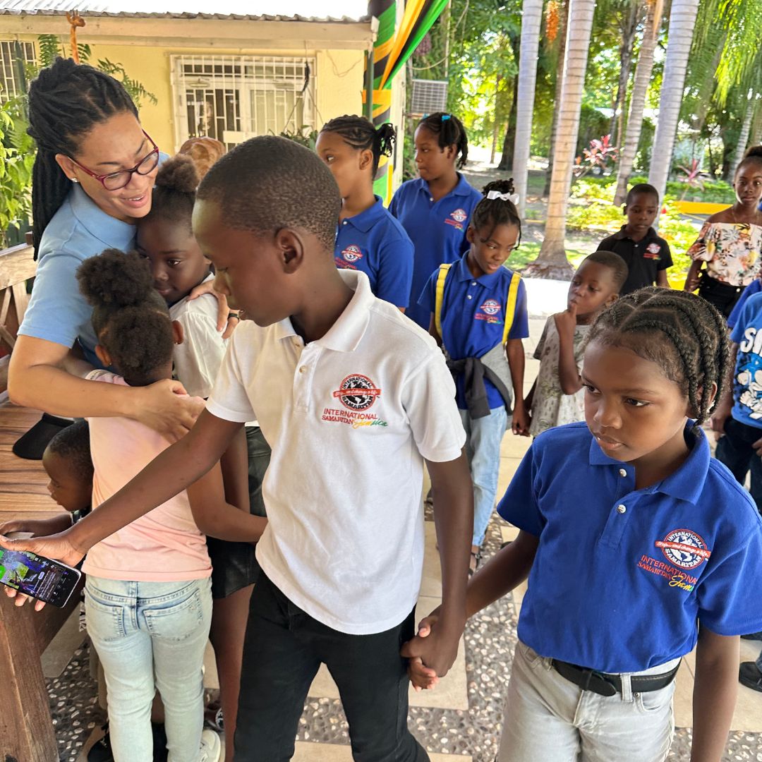 scholarship students at the zoo